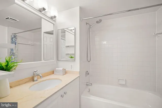 $285,900 | 10101 Grosvenor Place, Unit 1004, Rockville, MD 20852