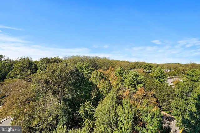 $285,900 | 10101 Grosvenor Place, Unit 1004, Rockville, MD 20852