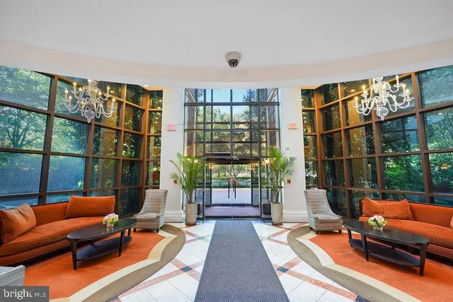 $285,900 | 10101 Grosvenor Place, Unit 1004, Rockville, MD 20852