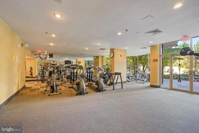 $285,900 | 10101 Grosvenor Place, Unit 1004, Rockville, MD 20852