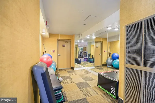 $285,900 | 10101 Grosvenor Place, Unit 1004, Rockville, MD 20852