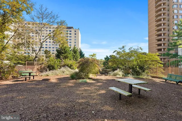 $285,900 | 10101 Grosvenor Place, Unit 1004, Rockville, MD 20852