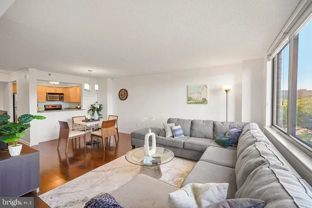 $285,900 | 10101 Grosvenor Place, Unit 1004, Rockville, MD 20852