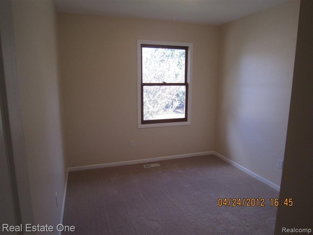 1737 South Commerce Road Walled Lake, MI 48390 - Photo 8 of 14 Bedroom 2