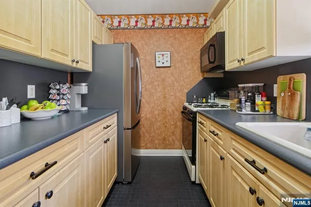 $162,500 | 4 Horizon Road, Unit 416, Fort Lee, NJ 07024