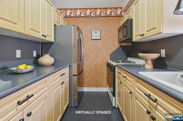 $162,500 | 4 Horizon Road, Unit 416, Fort Lee, NJ 07024