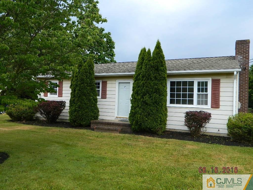 678 Ridge Road Monmouth Junction, NJ 08852 - Photo 4 of 9 a house view with a garden space
