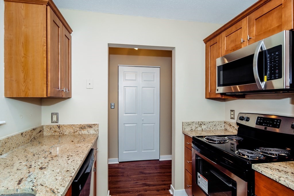 269 Cambridge Road, Unit 303 Woburn, MA 01801 - Photo 14 of 24 Gallery Image 14