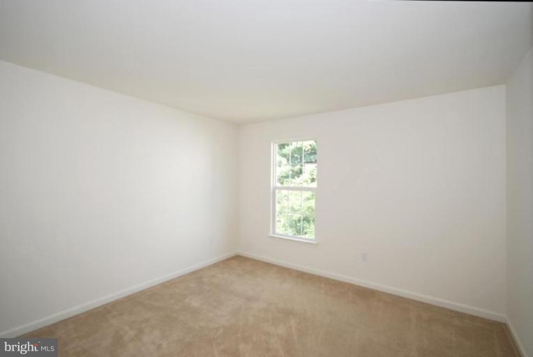 5976 Florey Road Hanover, MD 21076 - Photo 23 of 30 an empty room with windows