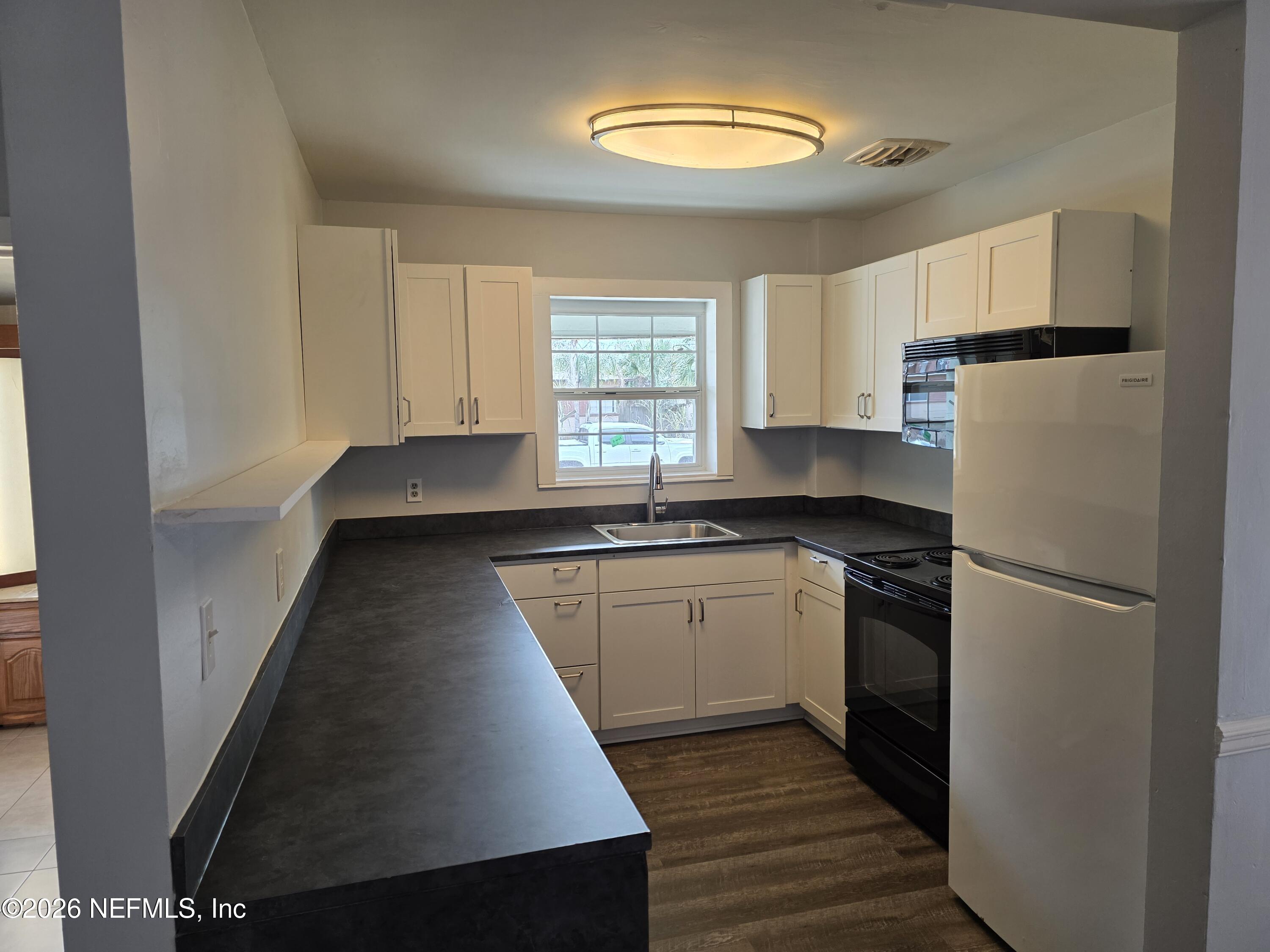 6159 Autlan Drive Jacksonville, FL 32210 - Photo 4 of 17 20260117_140620