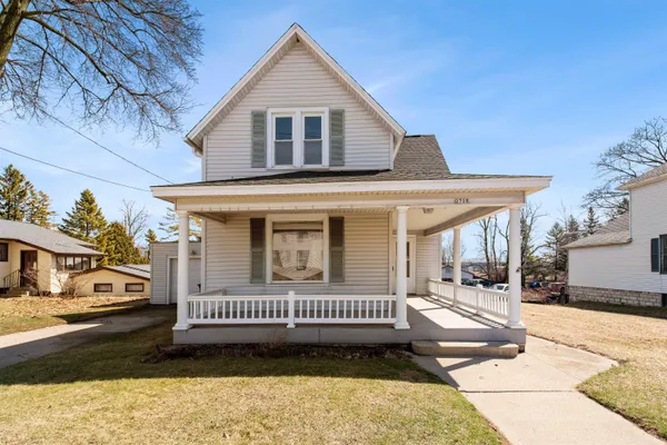 $163,500 | 2708 13th Street, Menominee, MI 49858