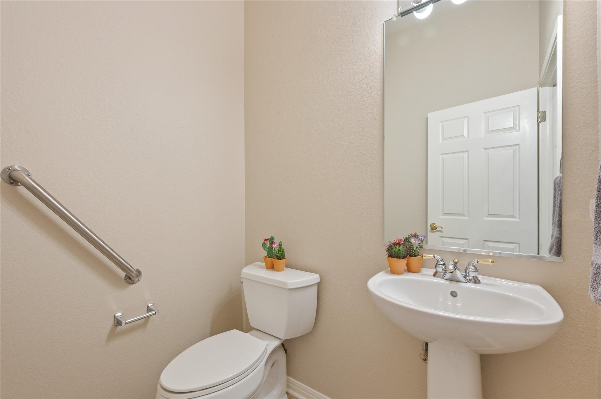 114 Whippoorwill Way Georgetown, TX 78633 - Photo 17 of 37 a bathroom with a sink toilet and mirror
