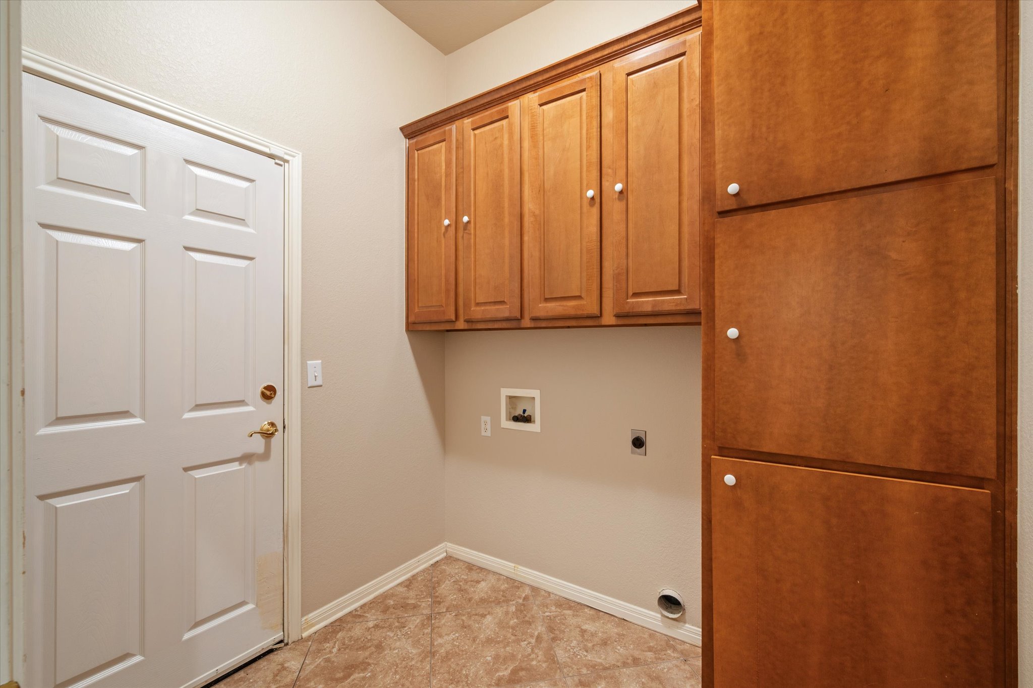 114 Whippoorwill Way Georgetown, TX 78633 - Photo 19 of 37 a view of walk in closet