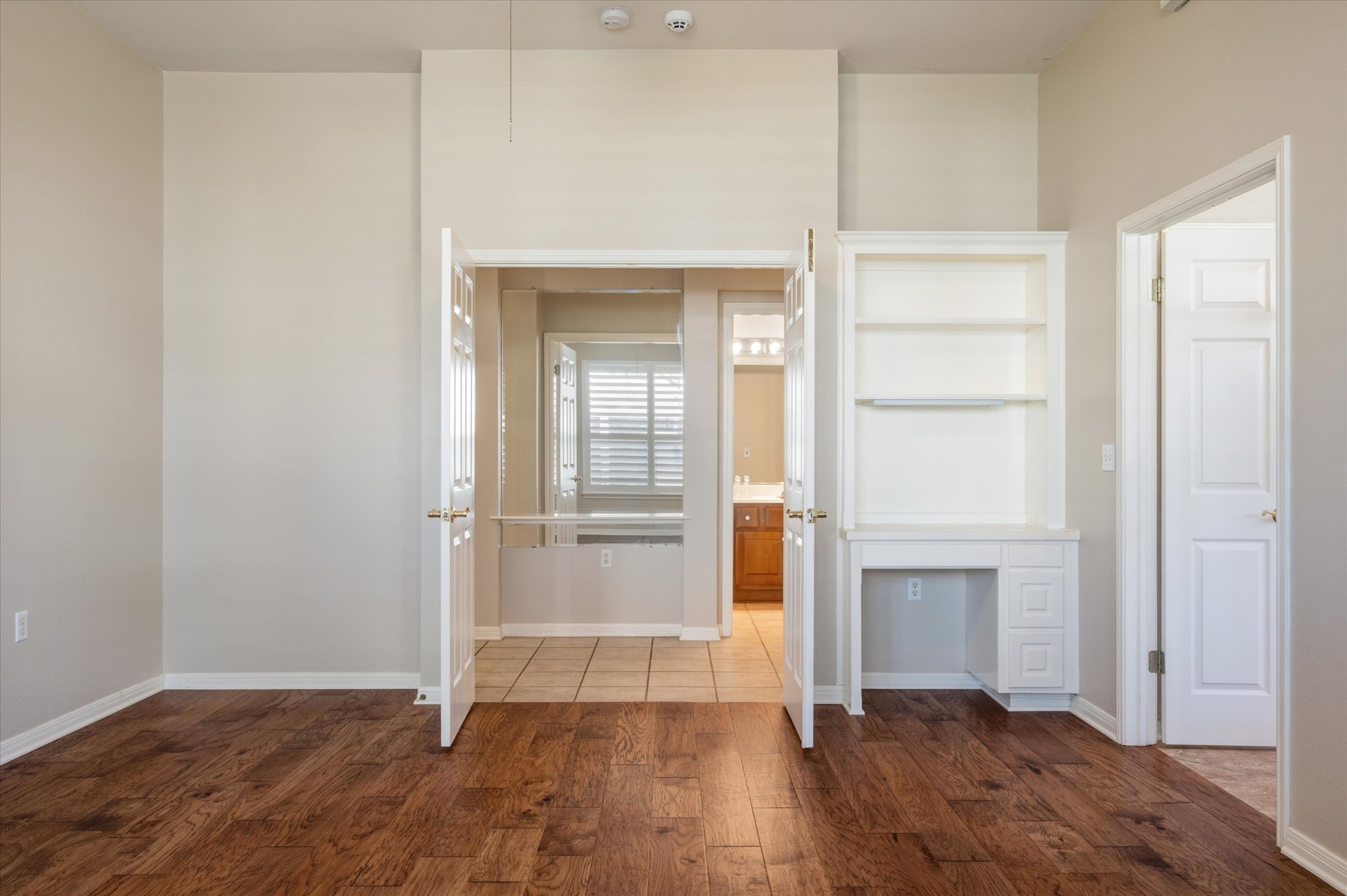 114 Whippoorwill Way Georgetown, TX 78633 - Photo 21 of 37 an empty room with wooden floor cabinet and windows