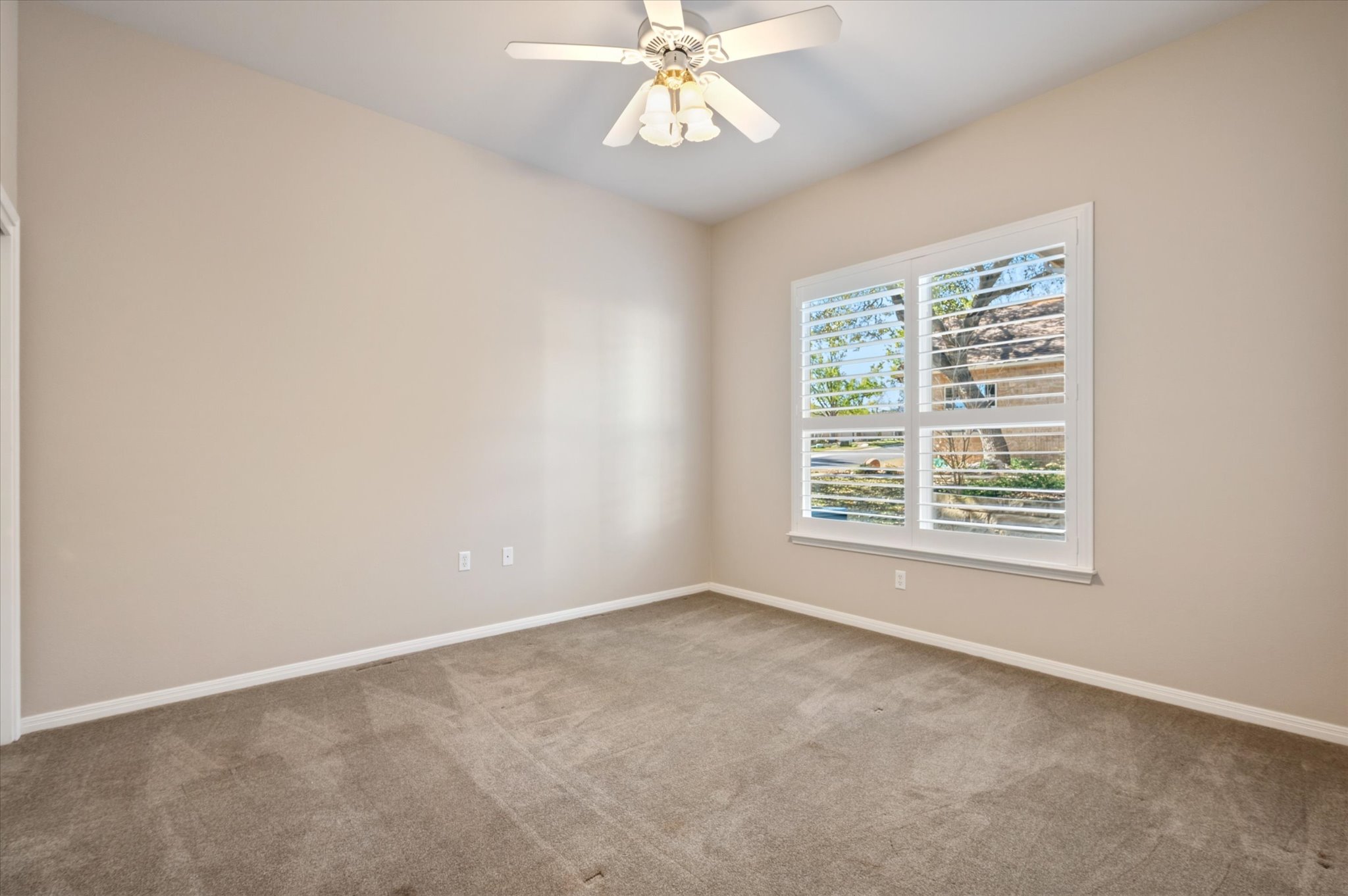 114 Whippoorwill Way Georgetown, TX 78633 - Photo 28 of 37 an empty room with a window