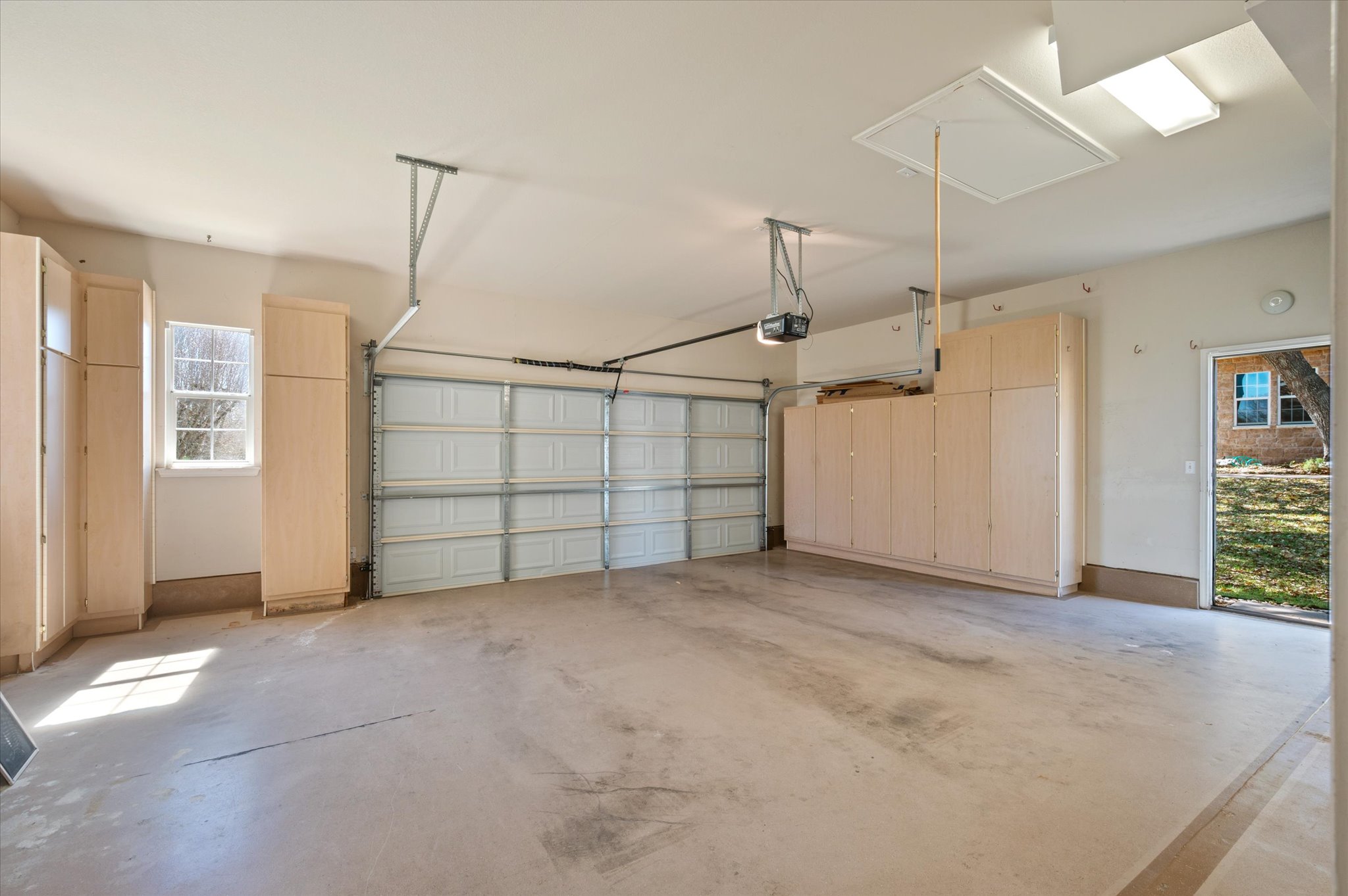 114 Whippoorwill Way Georgetown, TX 78633 - Photo 32 of 37 a view of empty room with ceiling fan and window