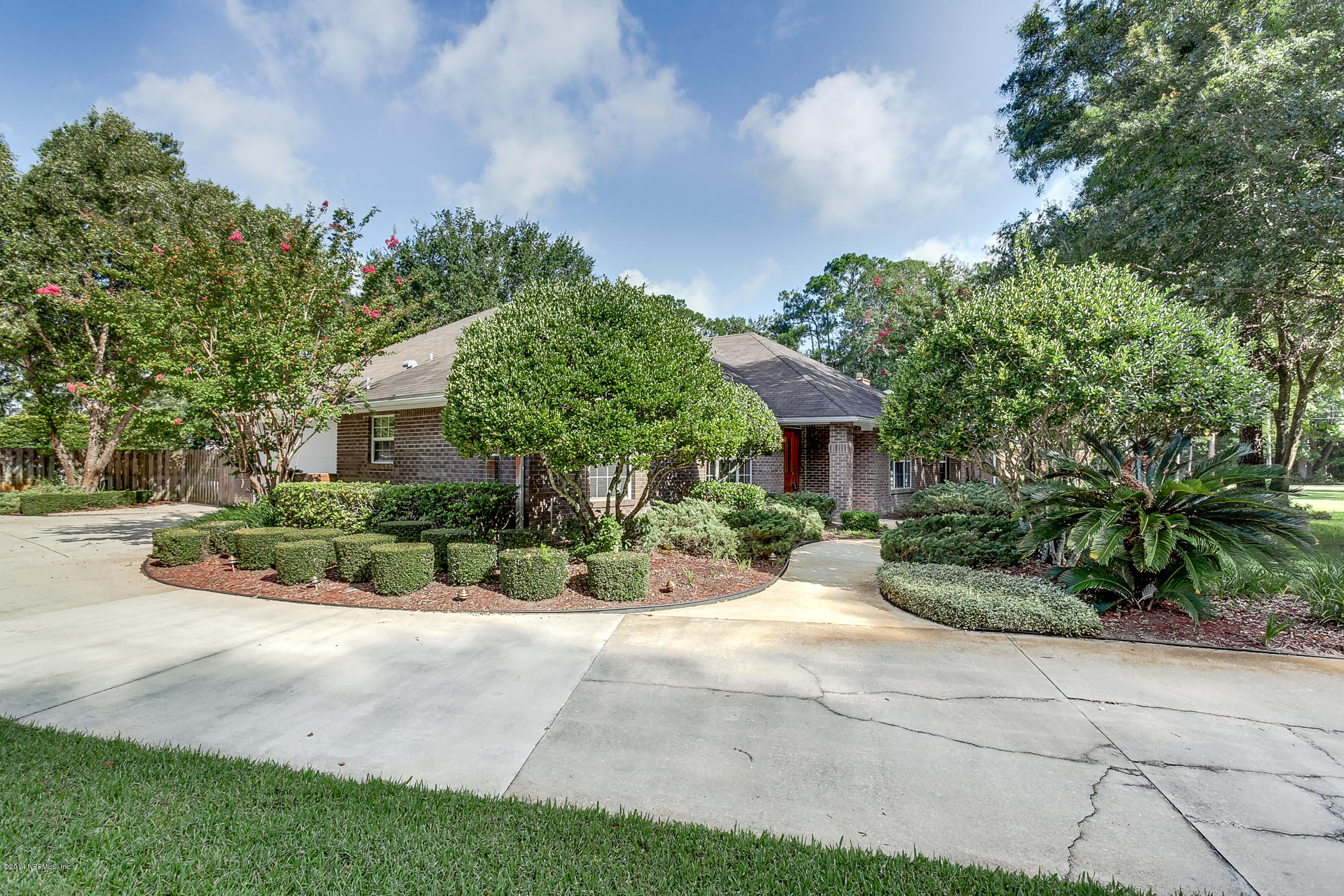Driveway_and_Walkway_to_Front_Door