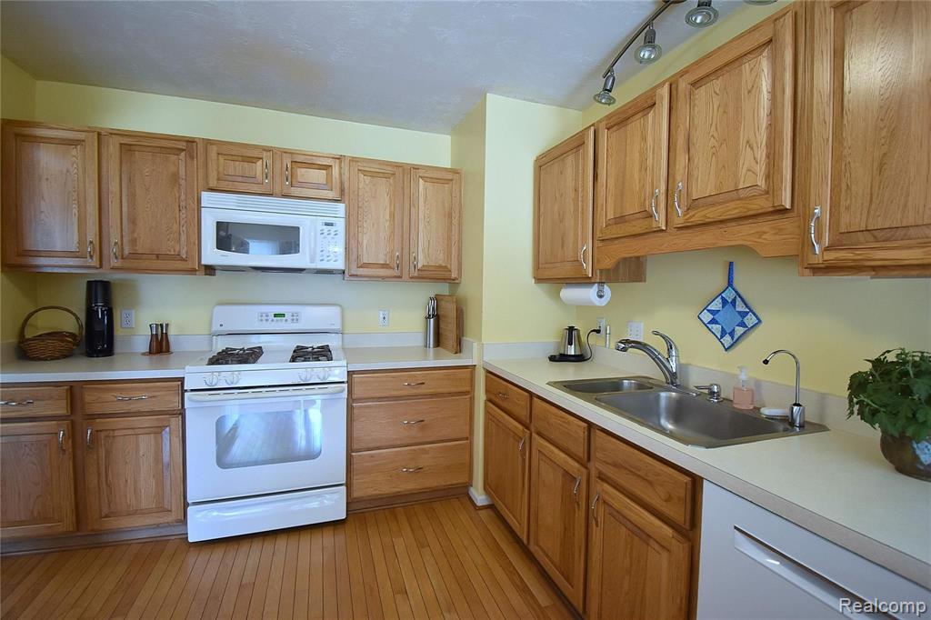 6747 Pinckney Road Pinckney, MI 48169 - Photo 6 of 44