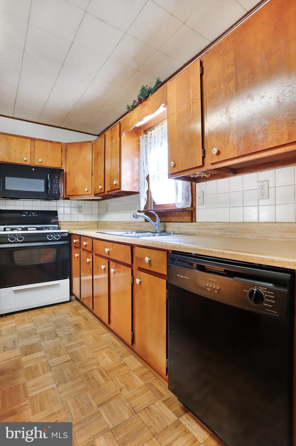 109 Springhouse Road Shippensburg, PA 17257 - Photo 14 of 37 Kitchen