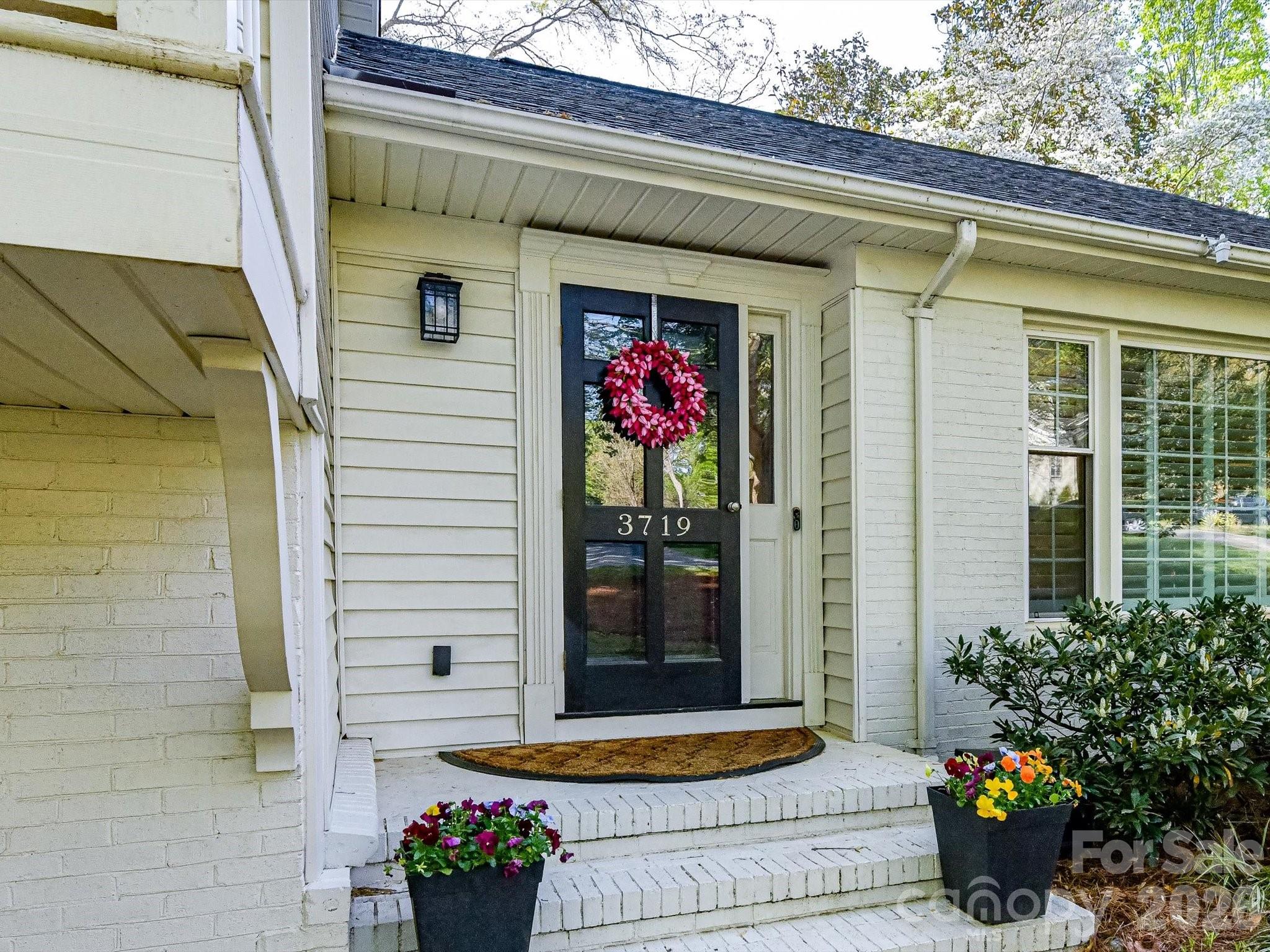 3719 Huckleberry Road Charlotte, NC 28210 - Photo 5 of 40 Gallery Image 5