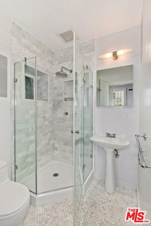 9831 Easton Drive Beverly Hills, CA 90210 - Photo 22 of 27 a bathroom with a shower a toilet and a sink