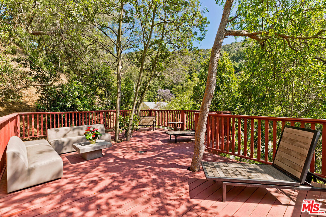 9831 Easton Drive Beverly Hills, CA 90210 - Photo 24 of 27 a view of sitting area with furniture