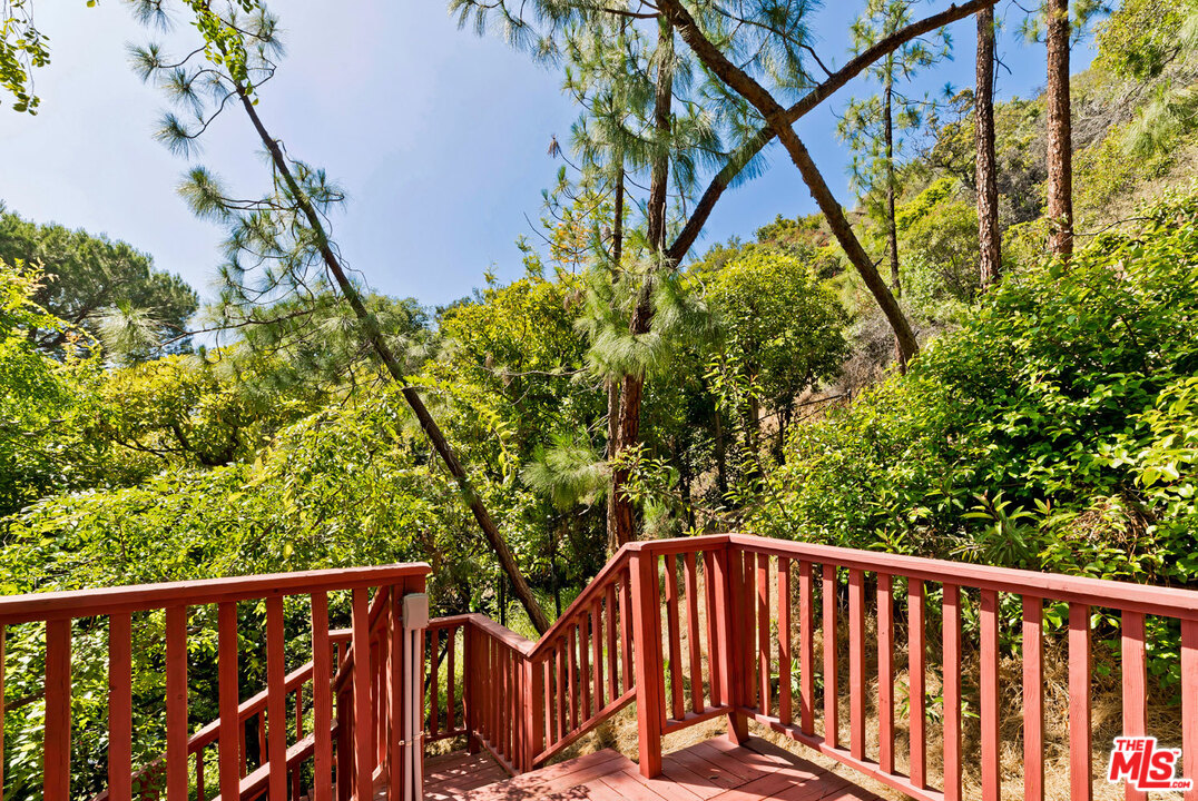 9831 Easton Drive Beverly Hills, CA 90210 - Photo 27 of 27 a view of wooden deck