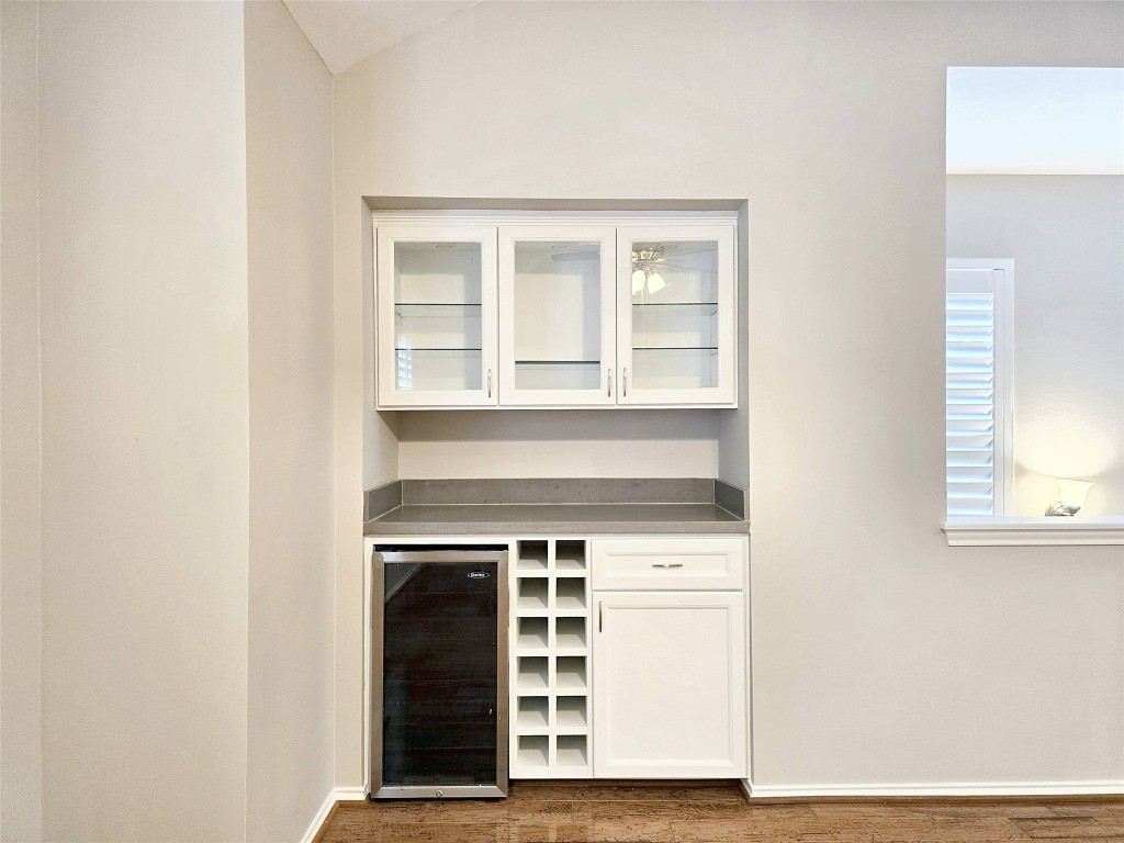 2211 Runnels Street Houston, TX 77003 - Photo 6 of 17 a view of an empty room with a window