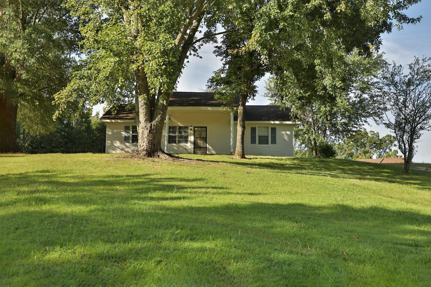 707 Baker Road Martin, TN 38237 - Photo 1 of 32 a front view of house with yard and green space