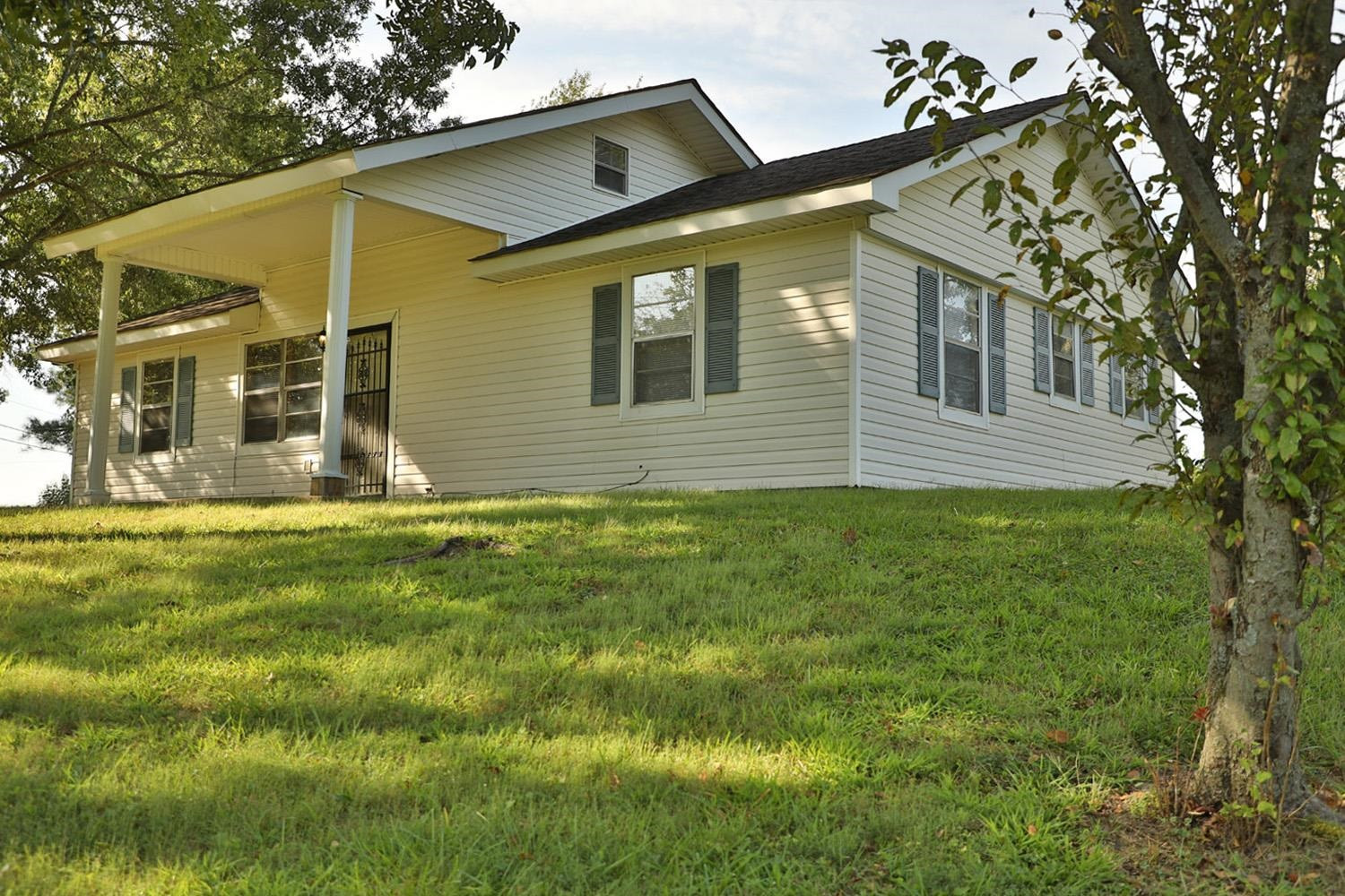 707 Baker Road Martin, TN 38237 - Photo 2 of 32 a view of a house with a yard