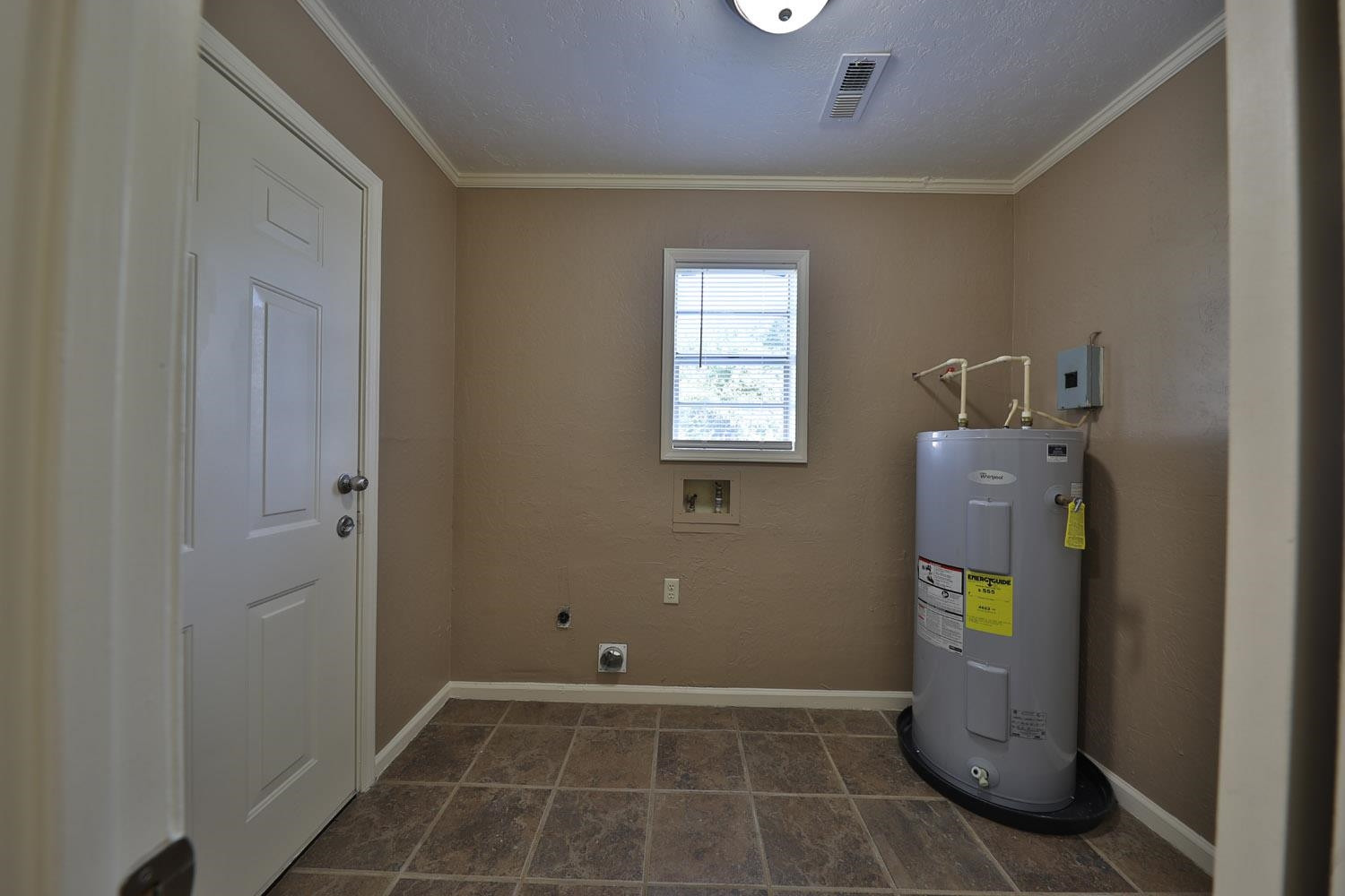 707 Baker Road Martin, TN 38237 - Photo 27 of 32 a view of an entryway with workspace