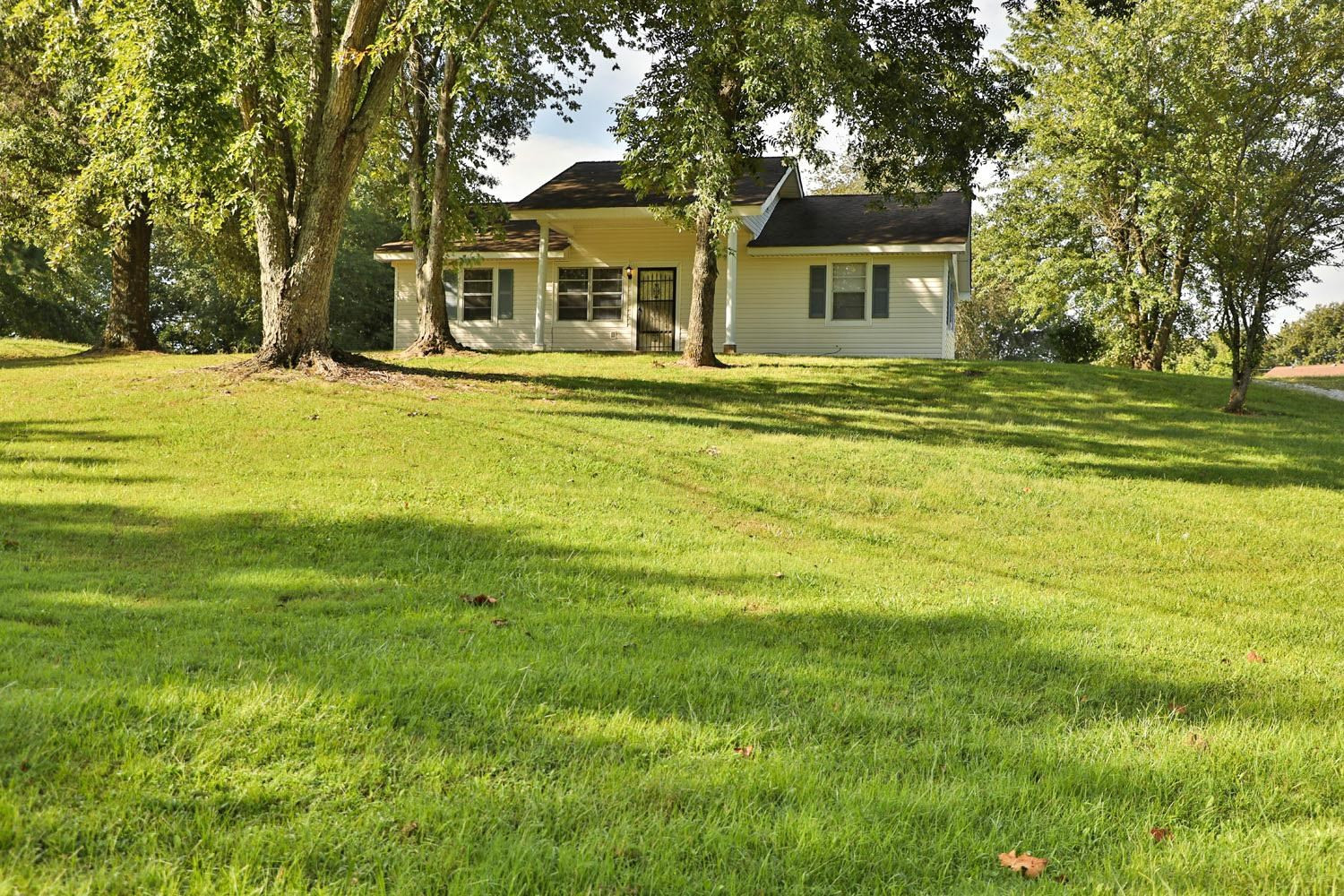 707 Baker Road Martin, TN 38237 - Photo 5 of 32 a front view of a house with a big yard