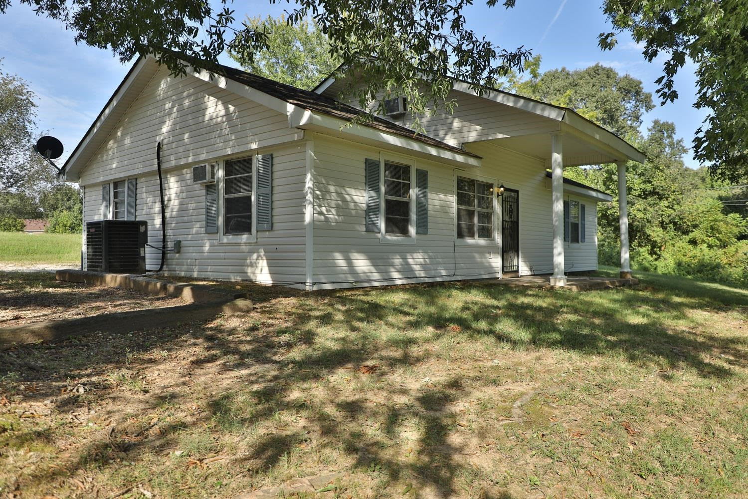 707 Baker Road Martin, TN 38237 - Photo 6 of 32 a view of a house with a yard