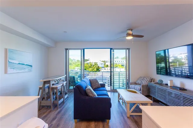 $445,000 | 1709 North Tamiami Trail, Unit 214, Sarasota, FL 34234