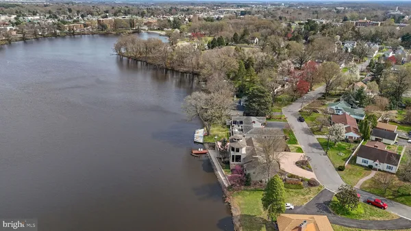 an aerial view of a house with outdoor space and lake view