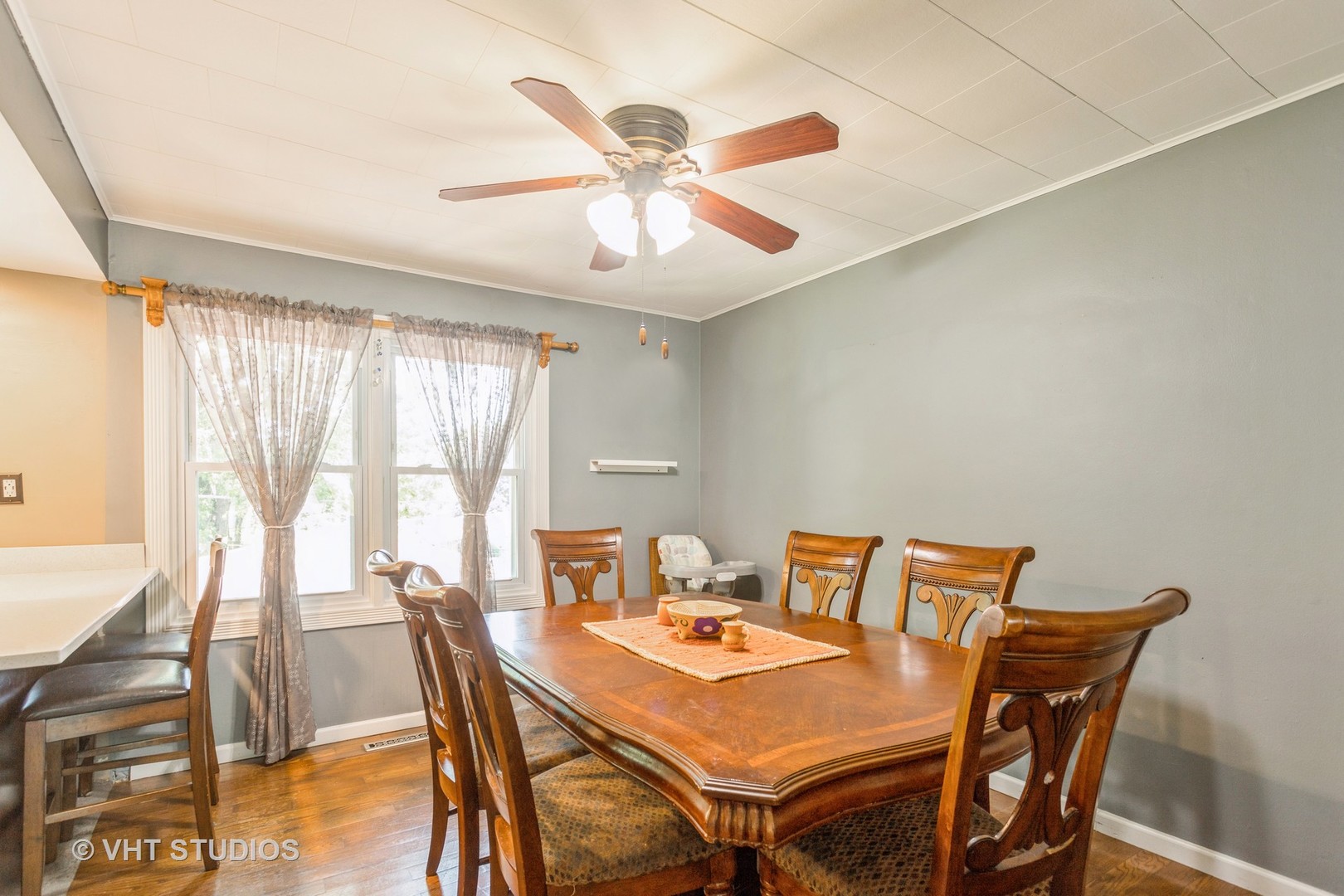 305 Stuart Road Lockport, IL 60441 - Photo 4 of 15 a view of a dining room a table and chairs