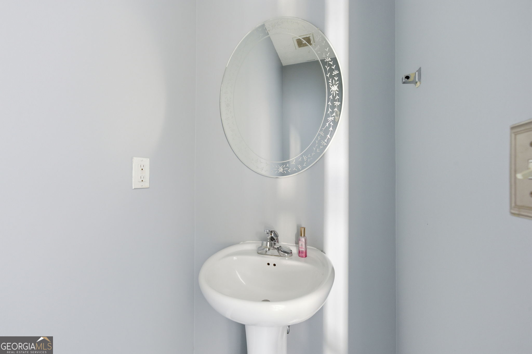 6022 Centennial Run Atlanta, GA 30349 - Photo 4 of 23 a bathroom with a sink and a mirror