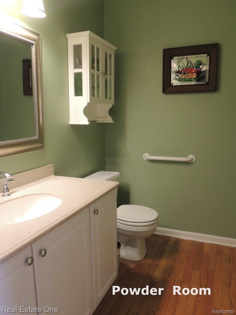 4080 Ridge Side Drive Rochester, MI 48306 - Photo 25 of 25 DSCN3829--Powder Room.jpg