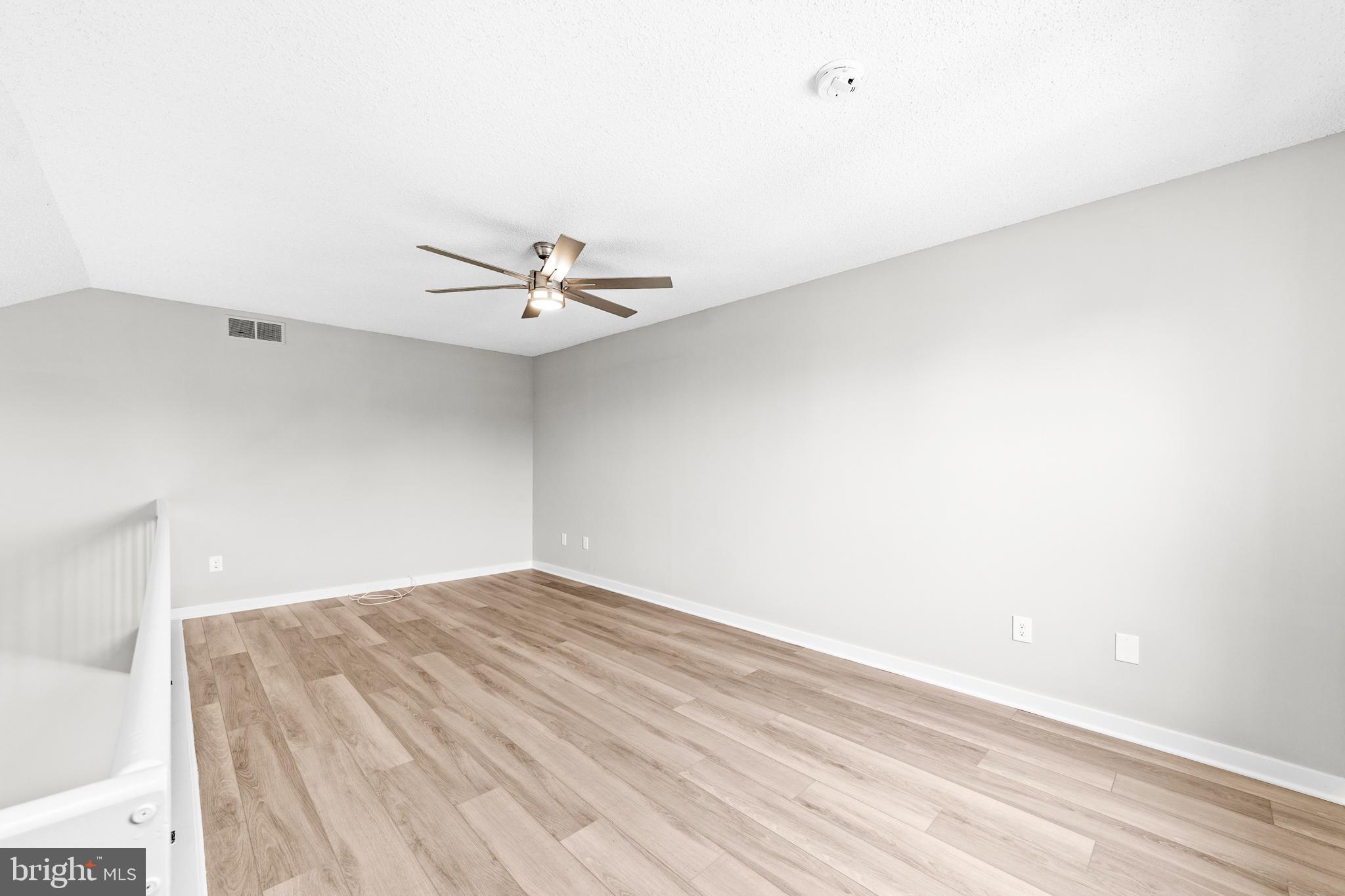 408 Paddock Court Sewell, NJ 08080 - Photo 12 of 26 Loft