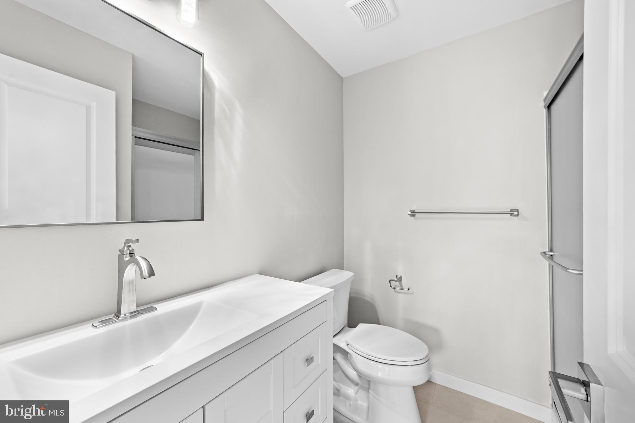 408 Paddock Court Sewell, NJ 08080 - Photo 17 of 26 Primary Bathroom