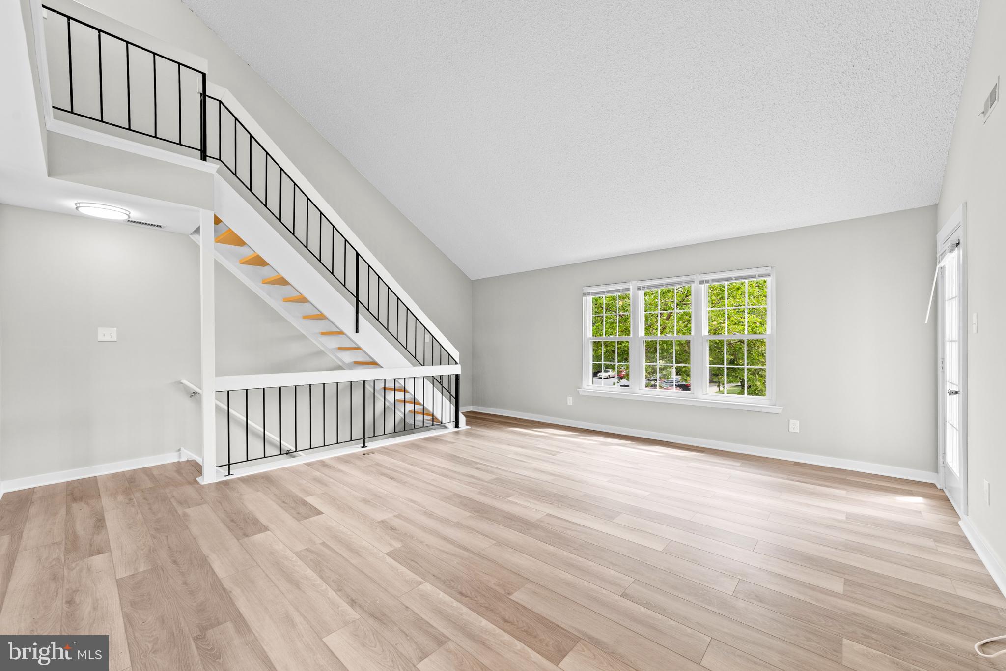 408 Paddock Court Sewell, NJ 08080 - Photo 3 of 26