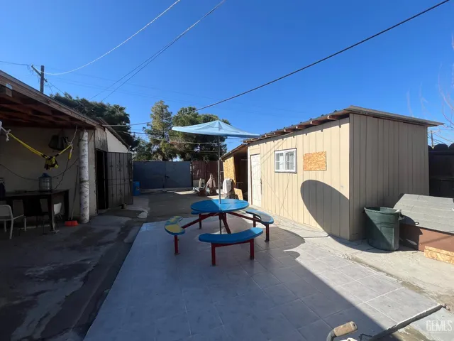 a view of a chairs and table in backyard