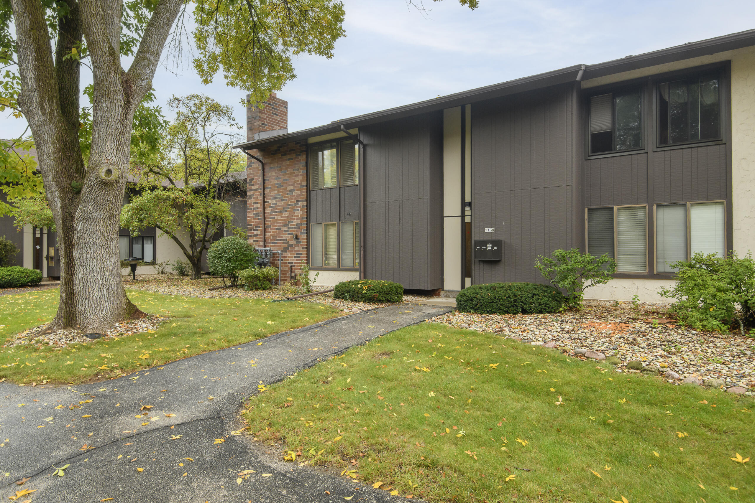 2130 Good Hope Road, Unit 12 Glendale, WI 53209 - Photo 2 of 34 Beautiful Condo Close-Up