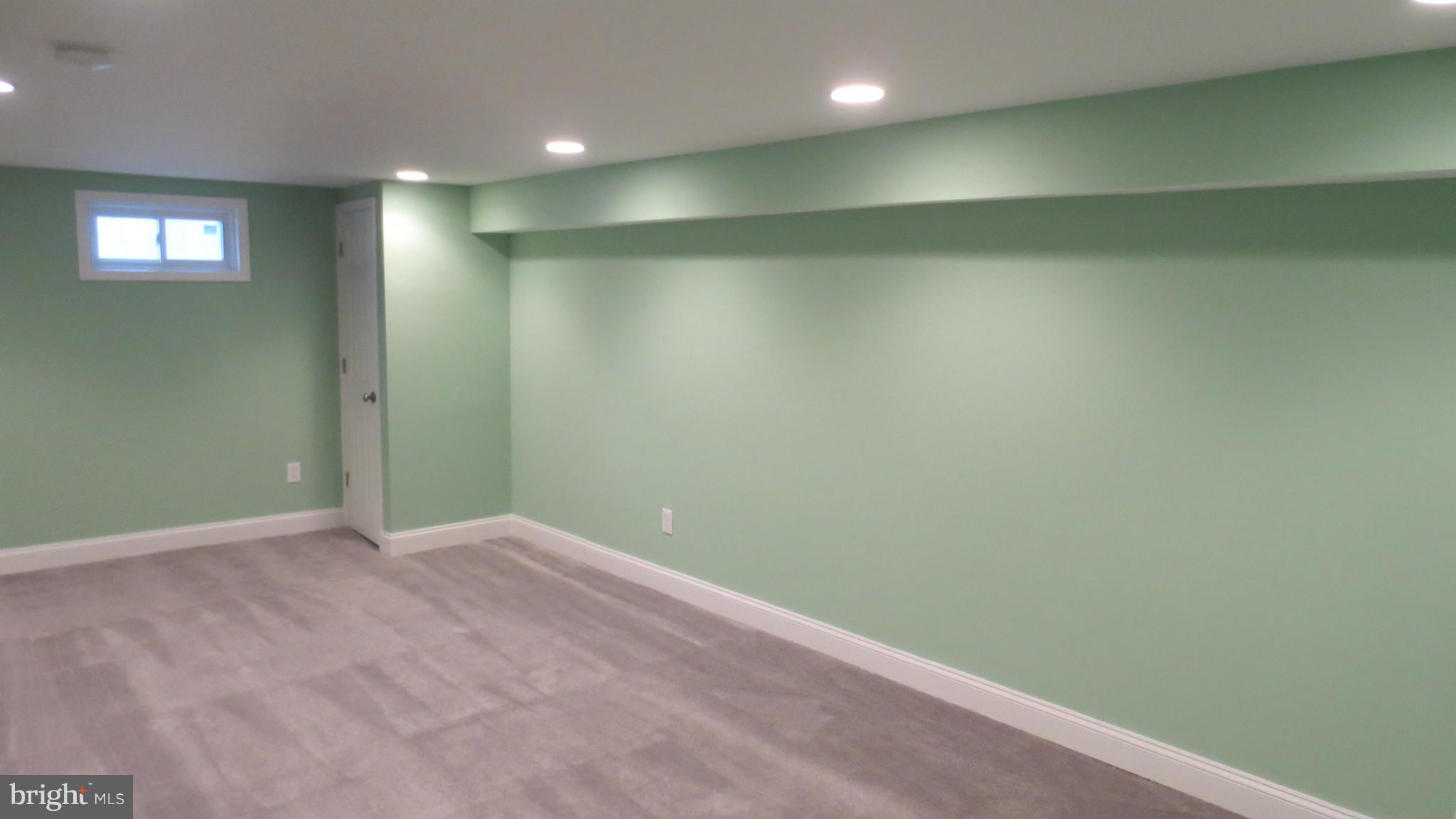 21101 Whites Ferry Road Poolesville, MD 20837 - Photo 10 of 15 Family Room