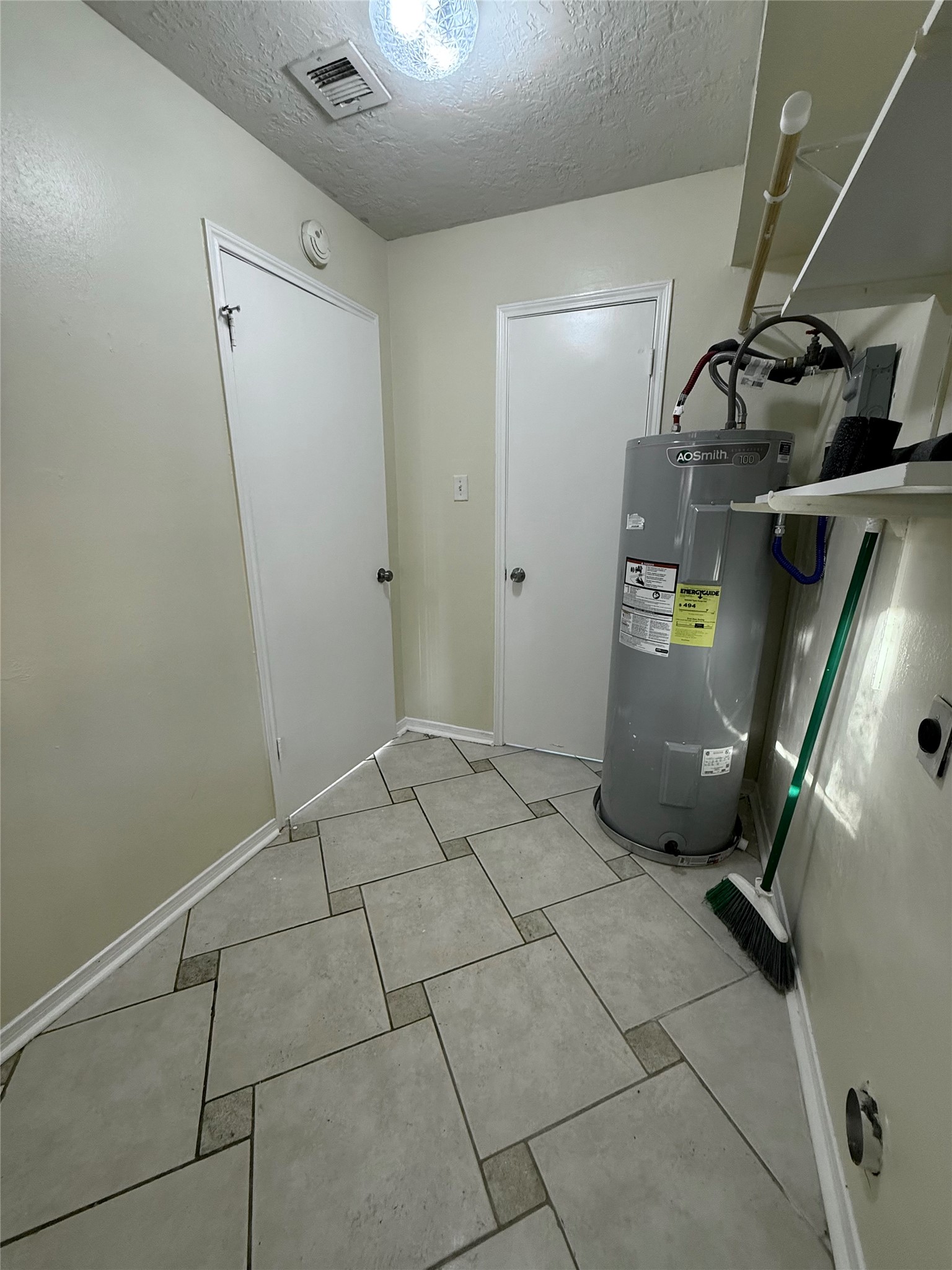 17719 Windy Point Drive Spring, TX 77379 - Photo 9 of 33 Washroom