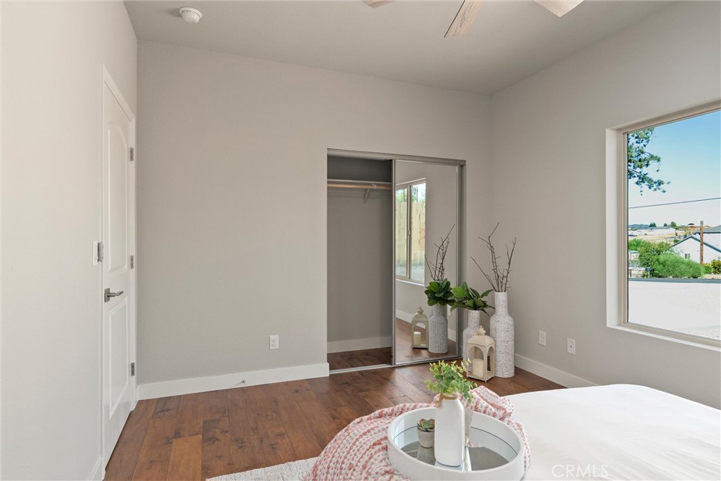 480 Valley View Drive Paradise, CA 95969 - Photo 31 of 48 a living room with furniture and a potted plant
