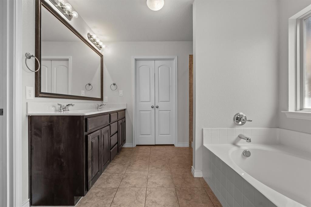 217 Angelina Court Azle, TX 76020 - Photo 23 of 34 a bathroom with a tub sink and mirror
