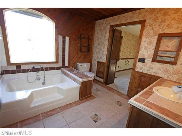 1180 Flinty Knoll Road Pinnacle, NC 27043 - Photo 5 of 9 Master Bath/Spa.