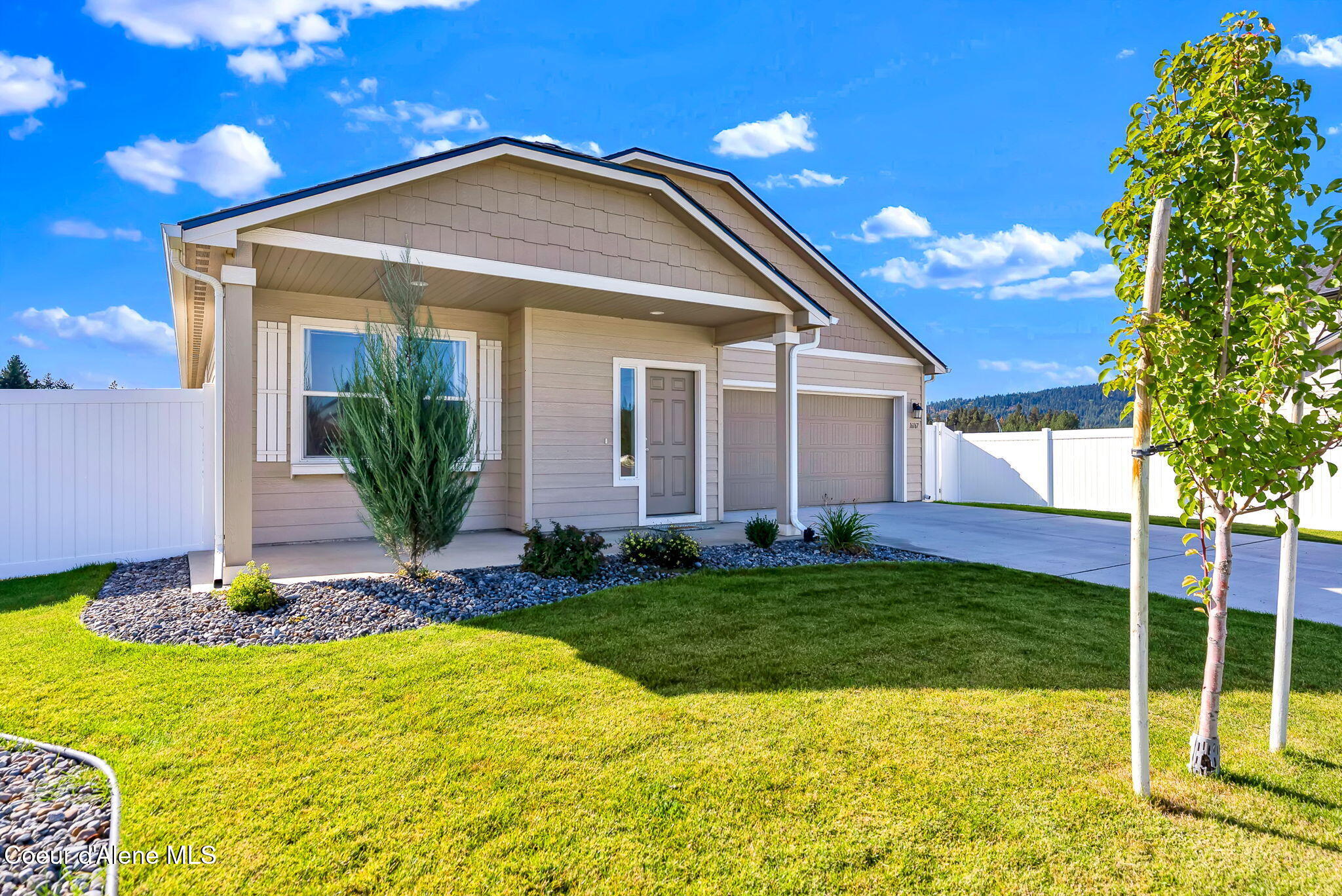 16167 North Hadley Loop Rathdrum, ID 83858 - Photo 6 of 46 Front of House