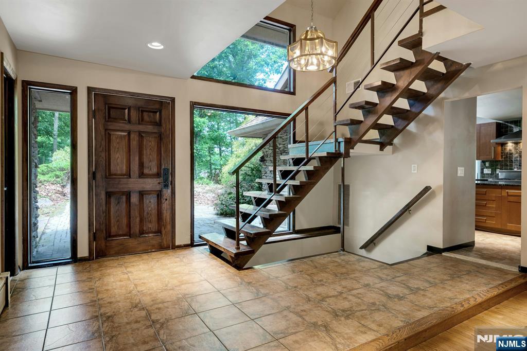 737 Ridge Road Butler, NJ 07405 - Photo 4 of 31
